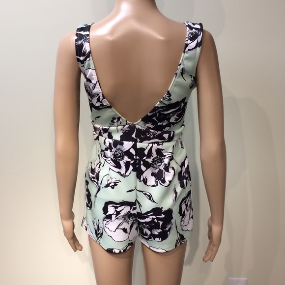 Boohoo Tropical Romper LAST CHANCE - Picture 4 of 5